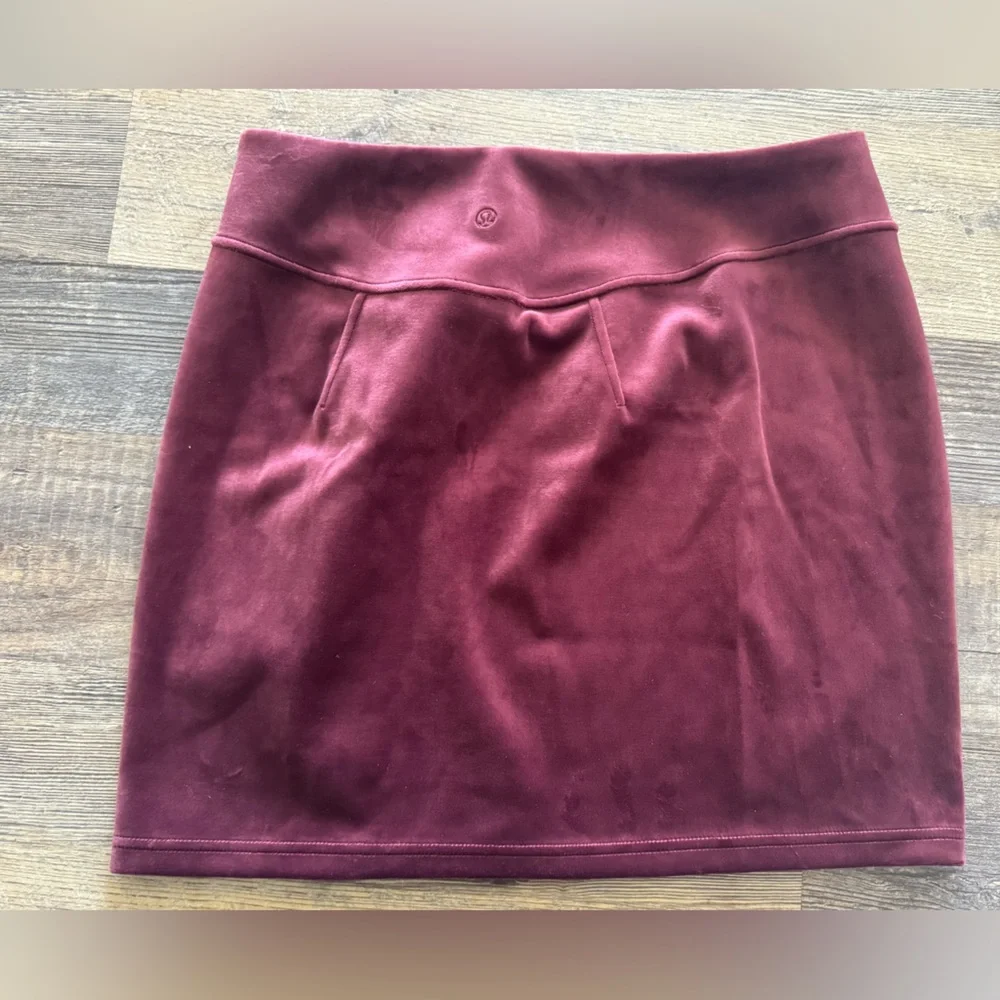 NWT Lululemon‎ Scuba High-Rise Mini Skirt *Velvet Garnet Red Large